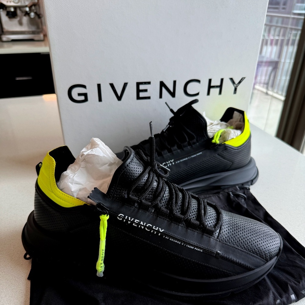 GIVENCHY Spectre Runner Low Top Sneakers